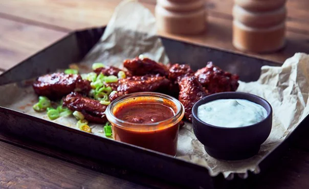 Buffalo hot wings met blauwe kaas dip