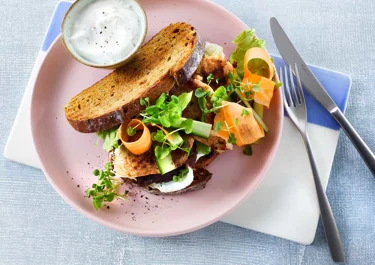 Sandwich met ham en dadels