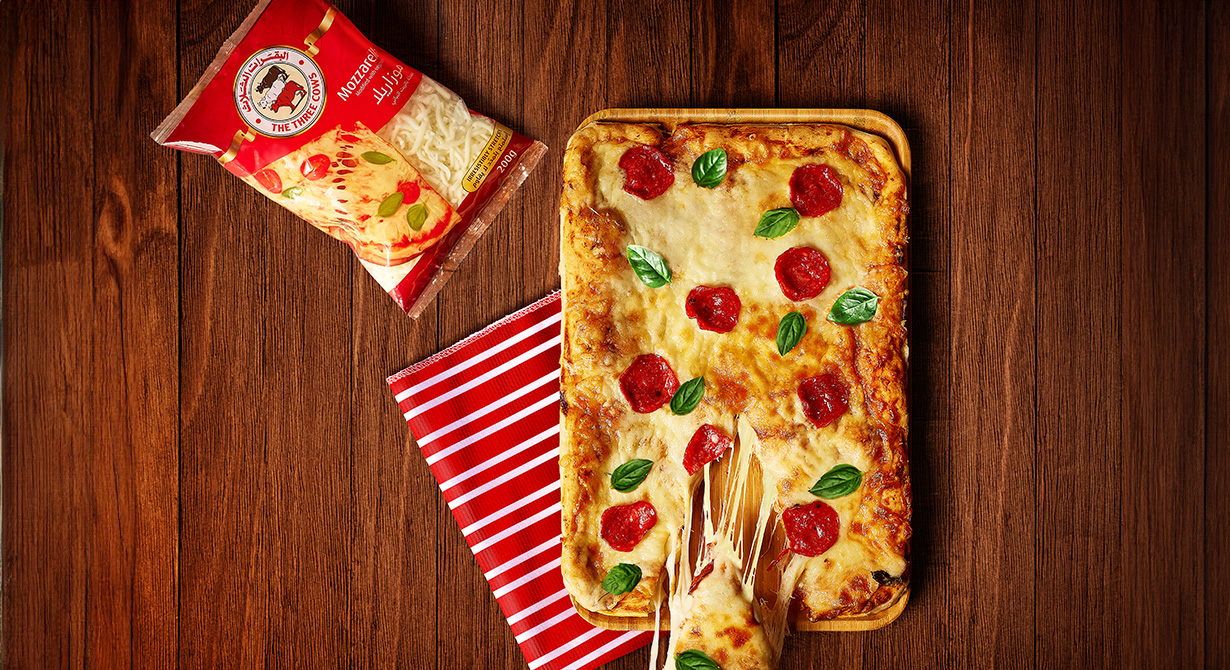 Flatbread Pizza with Mozzarella and Pepperoni