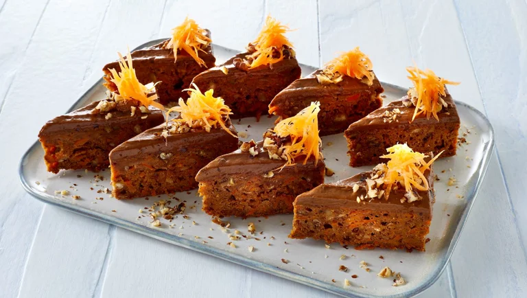 Karottenkuchen mit Dattelcreme