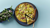 Porretærte med bacon og hytteost