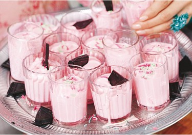 Pinkki suklaamousse