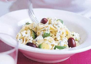 Pasta med avokado och oliver