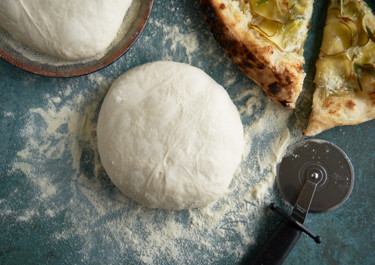 Langtidshævet pizzadej