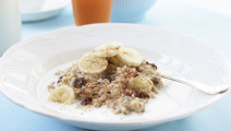 Lactosevrije havermout met banaan en rozijnen