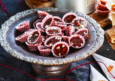 Suklaatoffee, kuten muutkin makeiset, on helppo valmistaa suuremmissakin erissä.