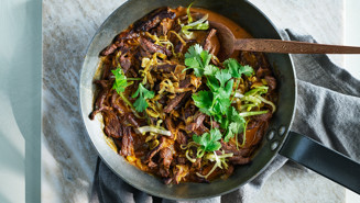 Krämig biffpanna med paprika och chili