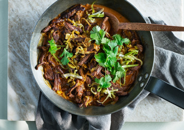 Krämig biffpanna med paprika och chili