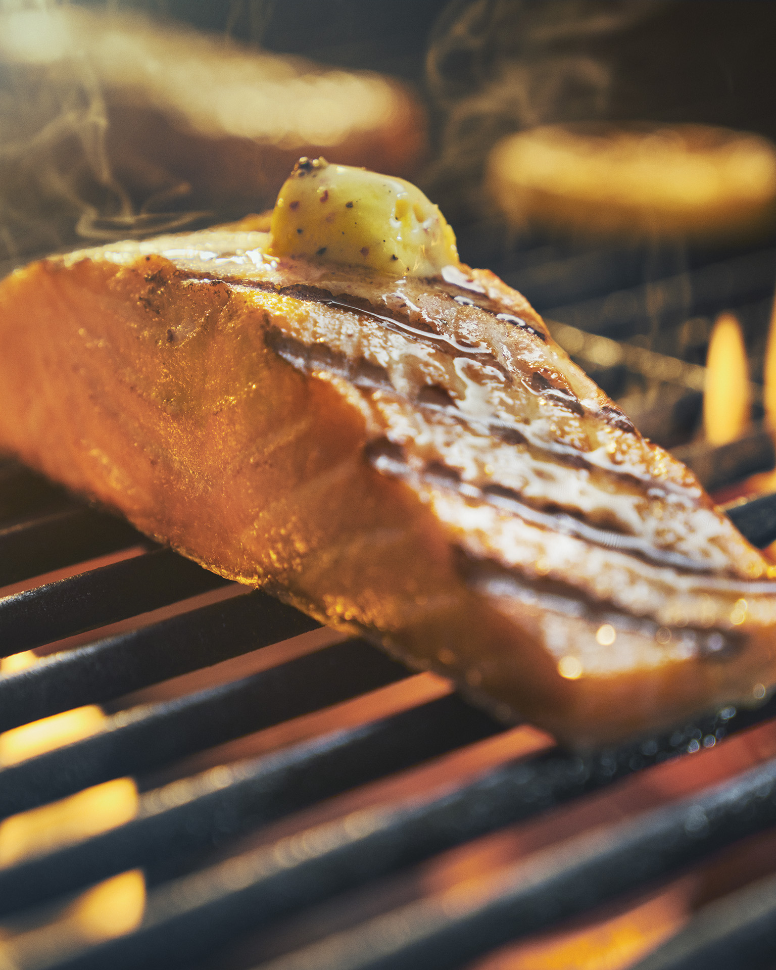 Łosoś z pieprzem i grillowaną cytryną