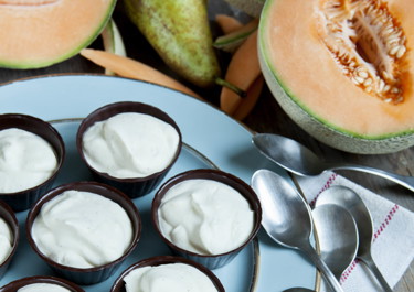 Ingefærfromage i chokoladeskåle