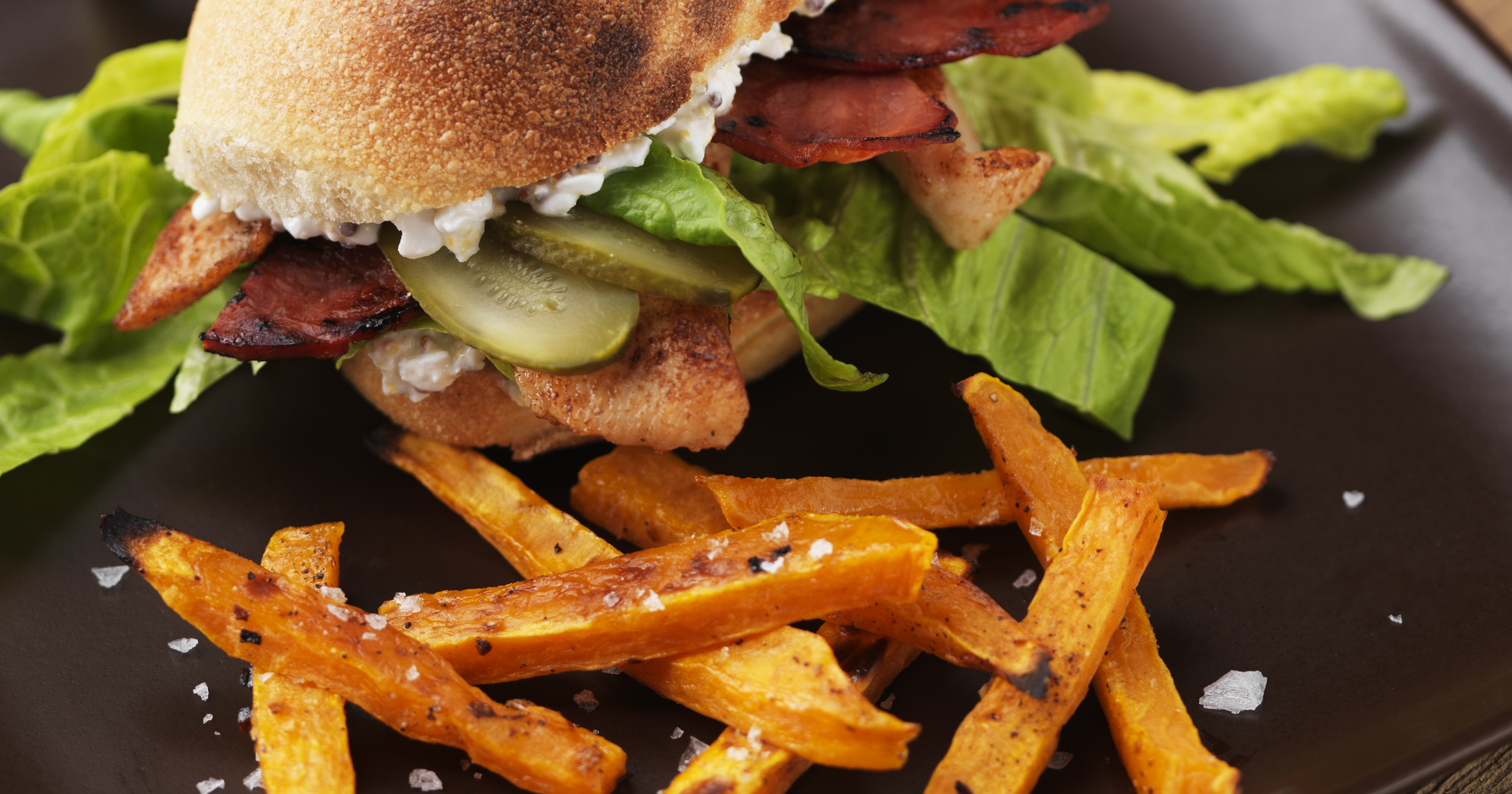 Kyllingesandwich og grillede hokkaidostave