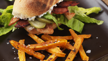 Kyllingesandwich og grillede hokkaidostave