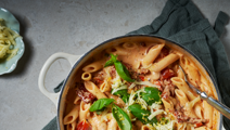 One pot pasta med bønner og soltørrede tomater