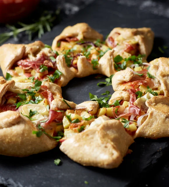 Star Shaped Pizza with Brie, Potatoes, Red Onion, Prosciutto and Rosemary – The Ultimate Recipe