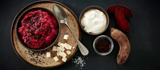 Rødbedehummus med ost og hindbærvineddike