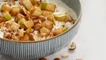 Cottage cheese med frukt och nötter