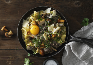 Viltskavscarbonara med syrad grädde