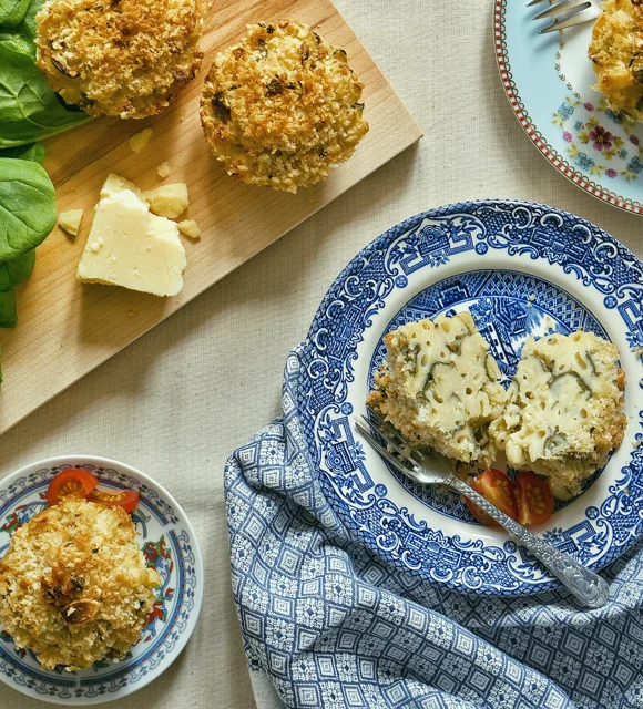 Almond and thyme-crusted macaroni cheese muffins