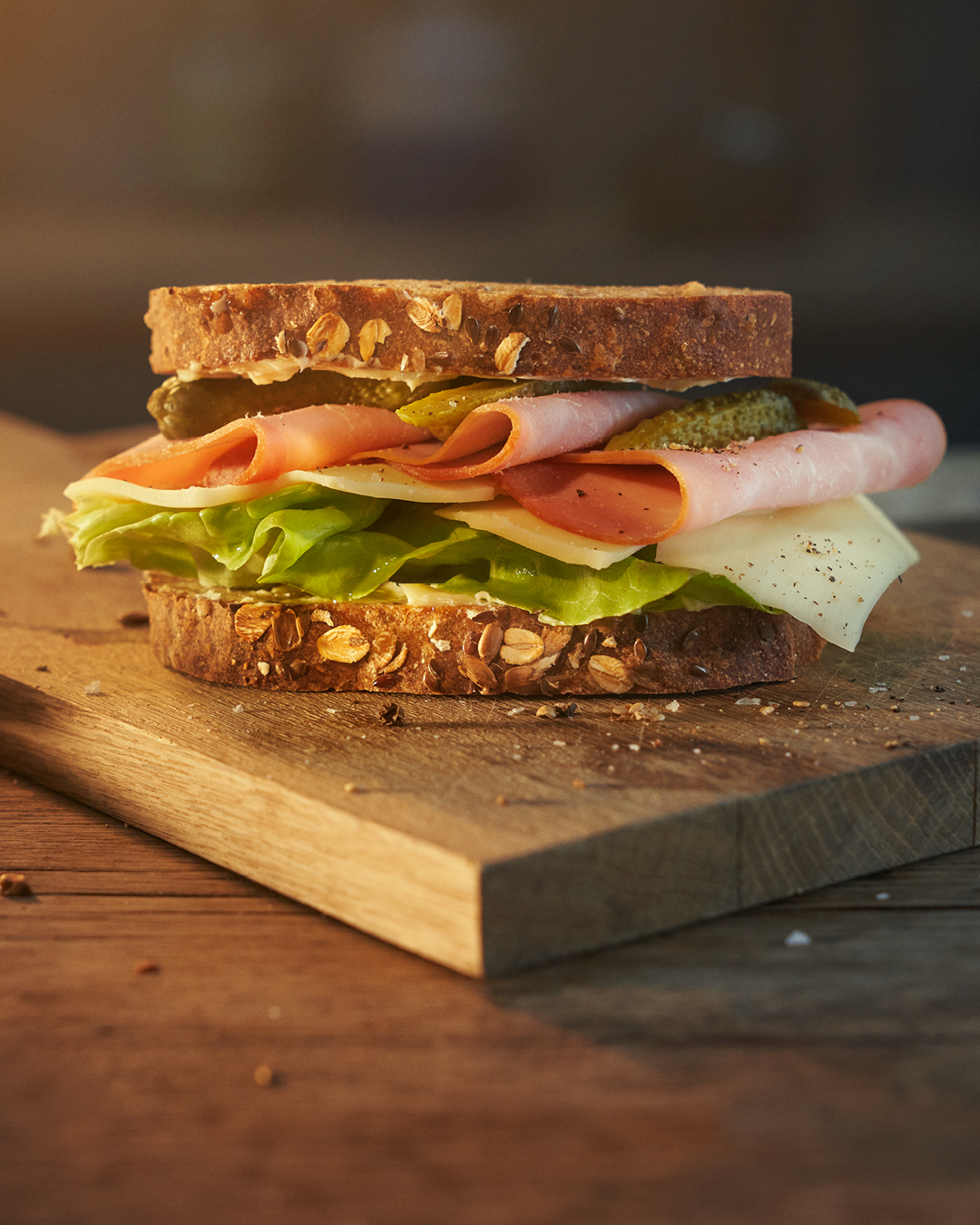 Sandwich cu șuncă și brânză