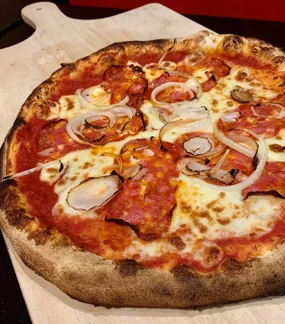 Pizza "Fire" à la spianata piccante et mozzarella cossette