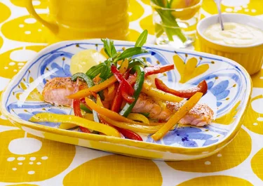 Lax med fräst paprika och hollandaisesås