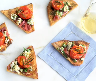 Crispy tomato flatbread with Blue Cheese Crumble