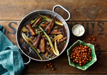 Auberginegryde med fennikel og ristede kikærter