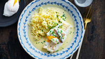Torskrygg med pocherat ägg och vitvinssås