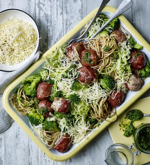 Spaghetti with parsley pesto and meatballs wrapped in prosciutto