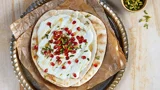 الخبز العربي بالجبنة، العسل، الرمان والفستق