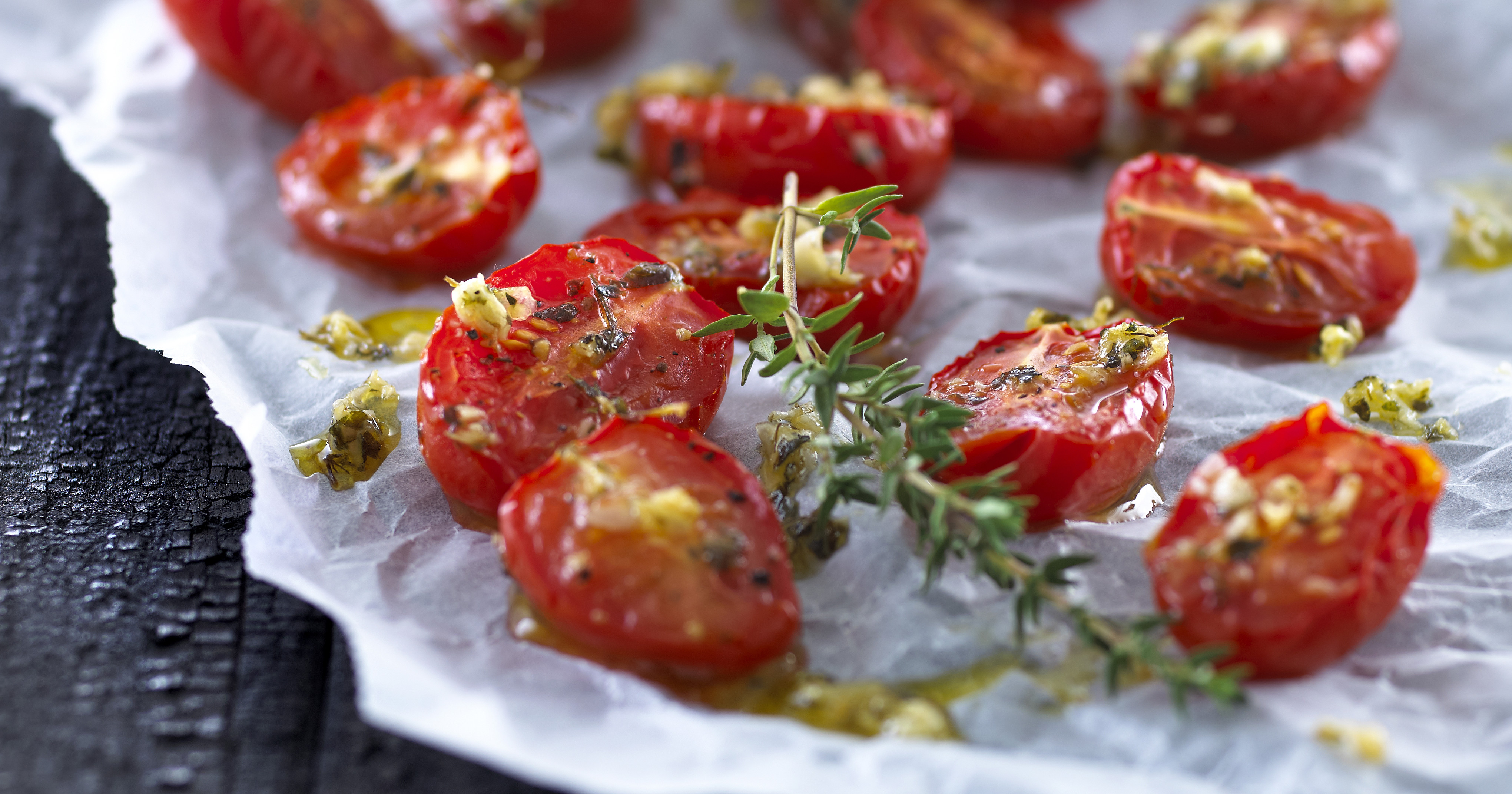 Semidried cherrytomater