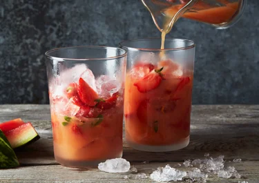 Juice med vattenmelon, jordgubbar och grape
