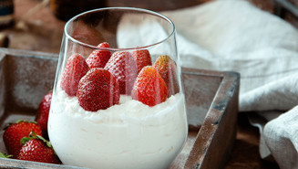 Postre de fresas con queso cottage