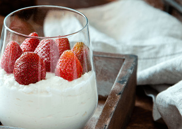Postre de fresas con queso cottage
