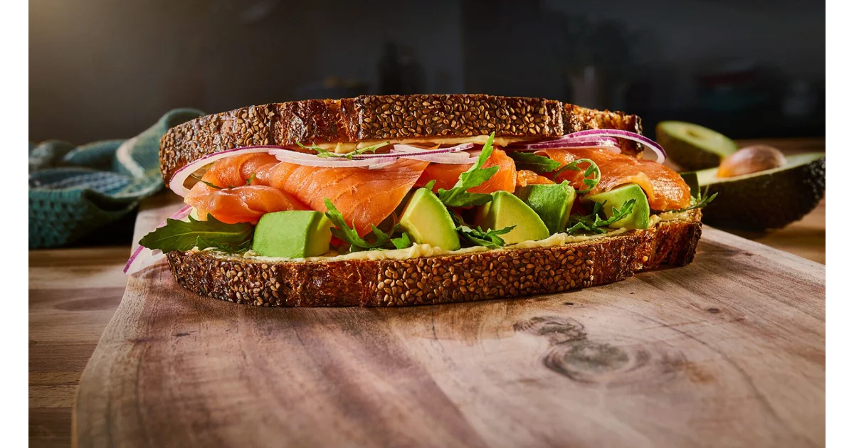 SANDWICH MET ZALM EN AVOCADO