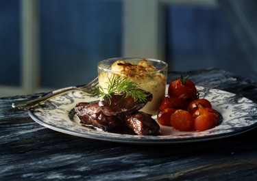 Glaserede svinekæber og blomkålsgratin med ost