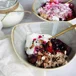 Frühstücksbrei mit Skyr und Beeren