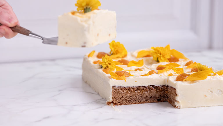 Honningsnitter med abrikosmarmelade & smørcreme