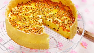 Pannacottapaj med passionsfrukt