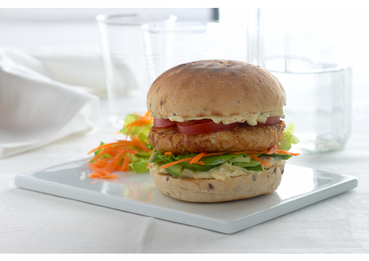 Fiskeburger med let remoulade Nem Opskrift fra Arla Arla