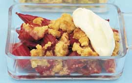 Mansikka-raparperipaistos