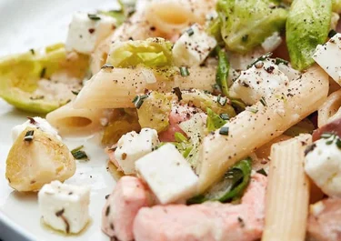 Pasta con salmón y Arla Apetina