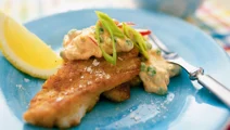 Stekt fisk med spicy mimosasallad