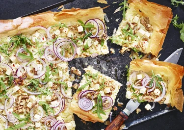 Filodegspizza med vitost, valnötter och rosmarin