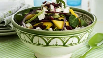 Spenatsallad med mango och salladstopping