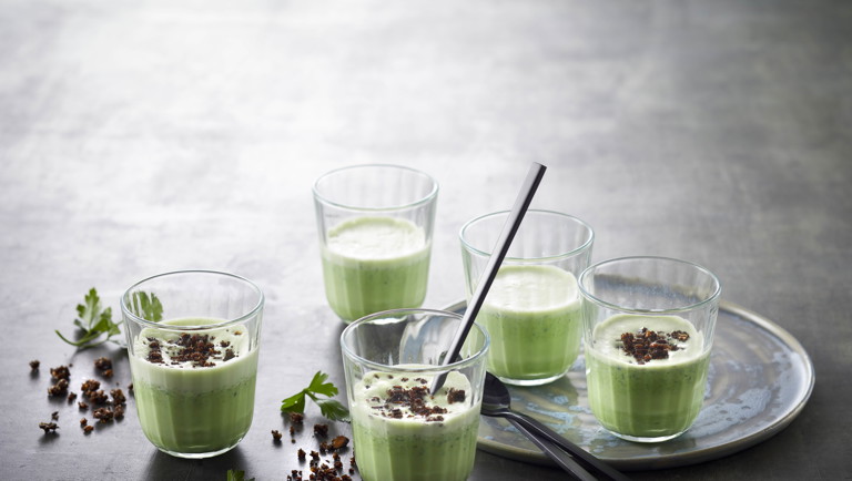 Lun pausesmoothie med ærter, Digekrone og sprødt drys