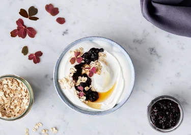 Bosbessencompote als topping voor skyr