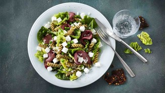 Pasta-pestosalaatti