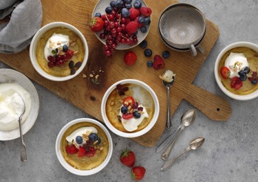 Ostkaka med bärtopp