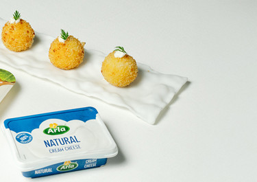 Bolitas de bacalao con Arla Havarti y Arla Queso de untar Natural